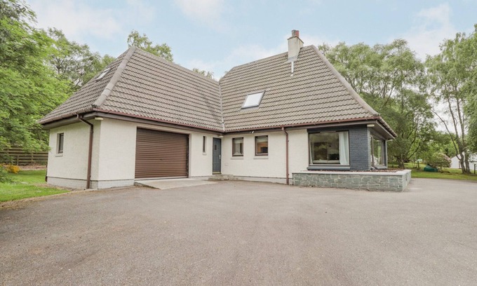 Marybank Cottage | FRESH FIELDS, pet friendly, character holiday cottage in Dingwall