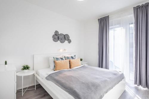 Csarnok negyed Apartment | Fresh & Modern - with 2 balconies