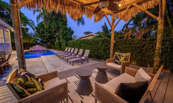 Harbor Hills House | *Freshly Remodeled* Luxury Home with Pool and Hot Tub + Minutes to Indian Rocks Beach + Sleeps 20!