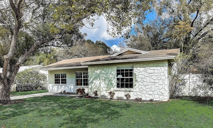 Seffner Community Alliance House | Freshly Updated Home less than an hour from Disney