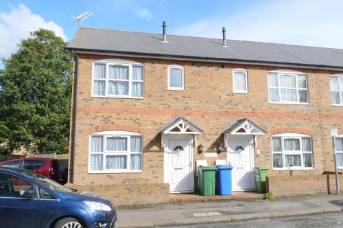 Sittingbourne House | Friars Walk 2 with 2 bedrooms, 2 bathrooms, fast Wi-Fi and private parking