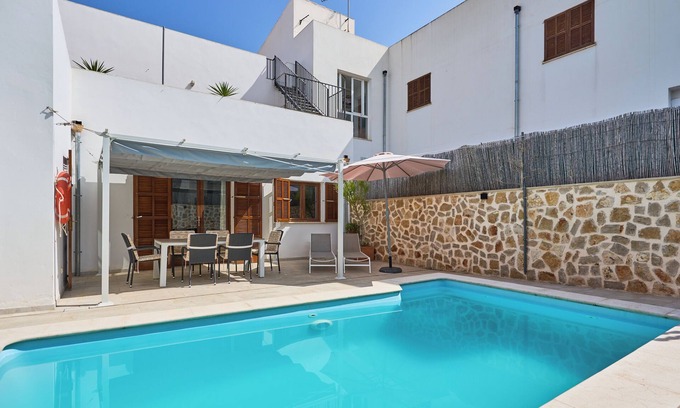 Cas Concos House | friendly, bright townhouse with pool and patio
