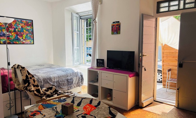 Como House | Friendly Africa Room in downtown Como near lake, funicular, train and bus stop