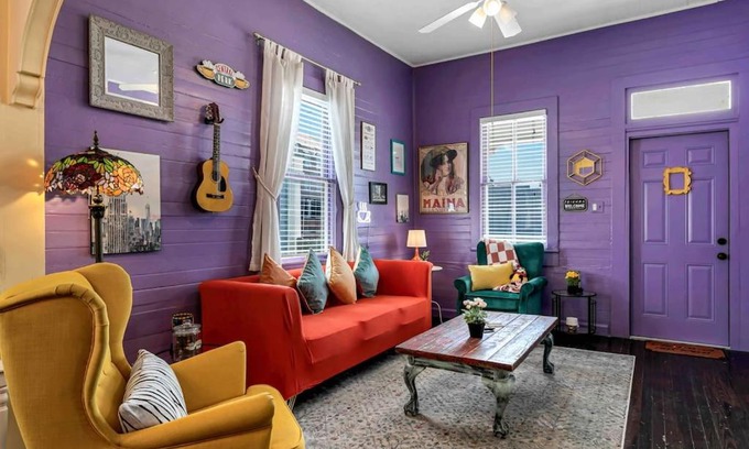 East Ybor House | FRIENDS AIRBNB Themed 2bed 2bath walkable to all of Ybor