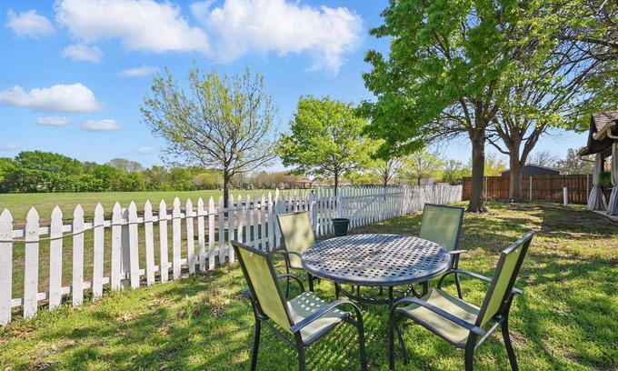 Frisco House | Frisco Downtown Gem - Green Belt Escape