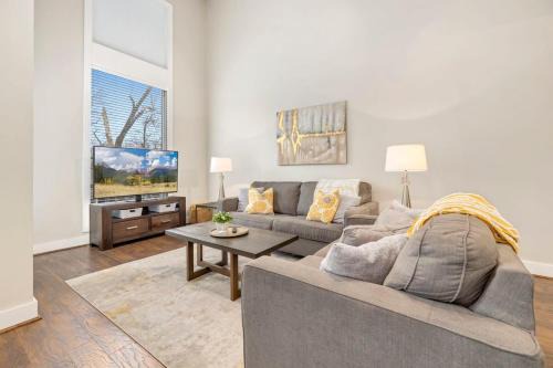 Fayetteville Apartment | Frisco Stay- 0 1Mi to MTB trail Walk to DT Fay
