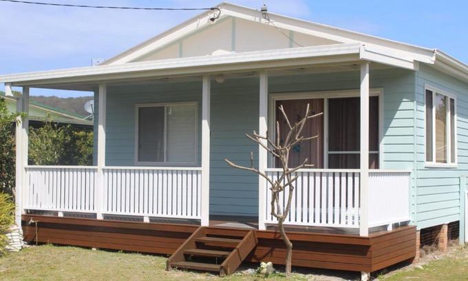 Hat Head House | Frog Hollow Hat Head 3 Oak St -No Sheets or Towels Provided