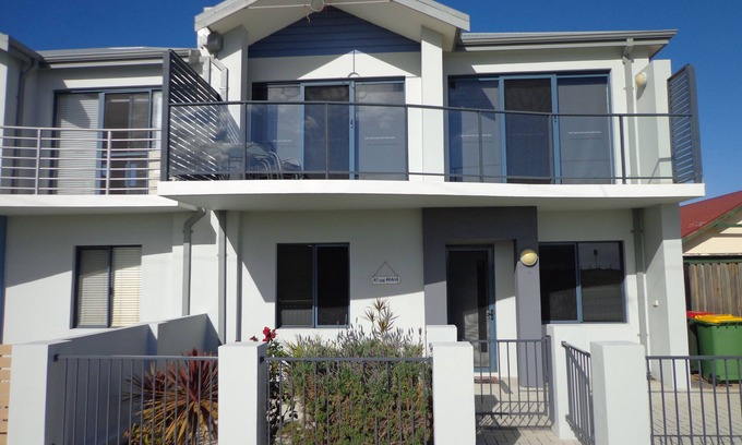 Bunbury House | From the lounge, kitchen and balcony enjoy the uninterupted ocean views.