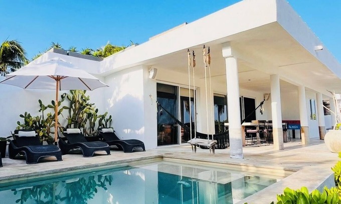 Sisal Villa | Front line house with private pool