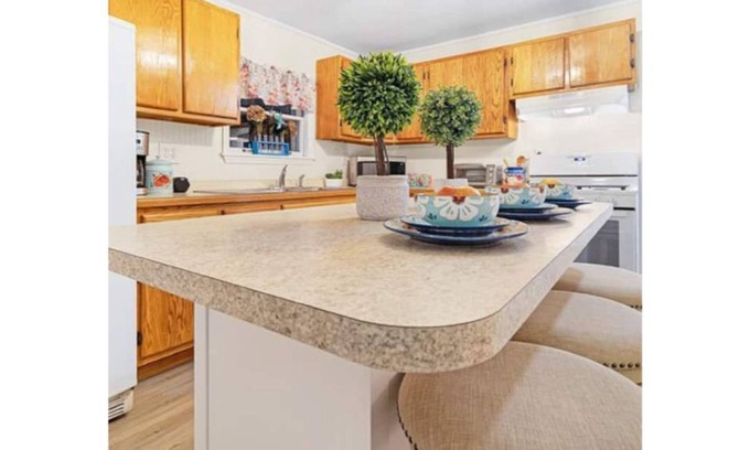 Blossvale Apartment | Front of Koozy Kottage w/ Lake Access & Kayaks!