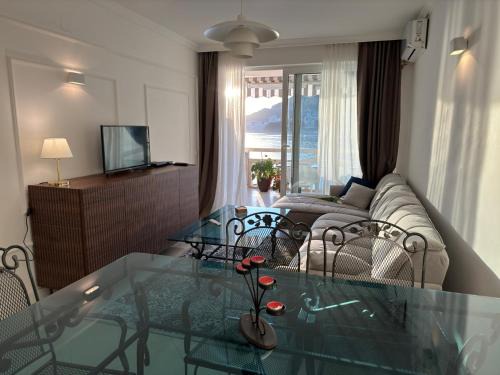 Rafajlovici Apartment | Front Row Sunset