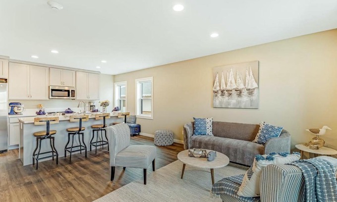 Poulsbo Hotel | Front Street Suite