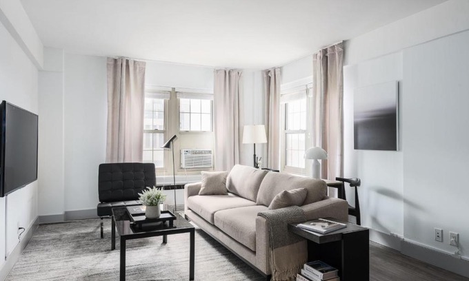 Central West End Apartment | FRONTDESK 2 BR Apt near Grand Center District