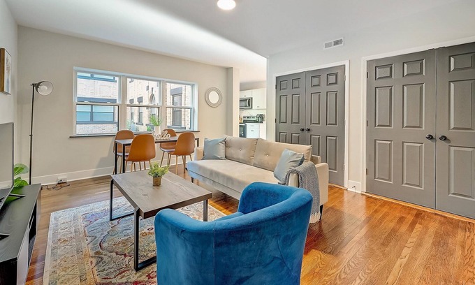 Walnut Hills Apartment | FRONTDESK 2622 Victory Pkwy Apts Cincinnati