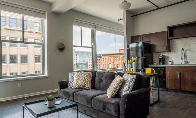 Downtown Kansas City Apartment | Frontdesk | Airy + Adorable 2BR Apt