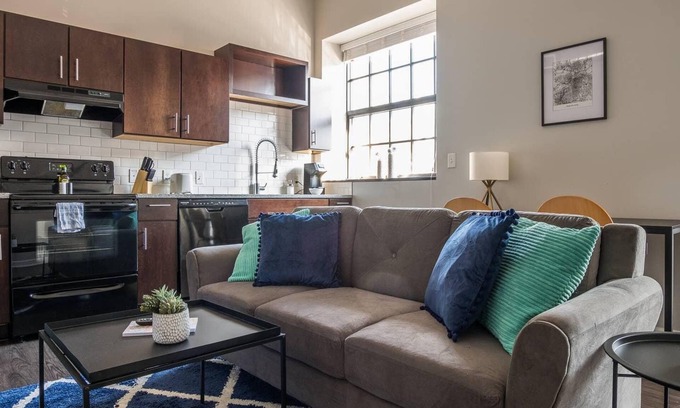 Downtown Kansas City Apartment | Frontdesk | Central 1BR + Balcony Near City Market
