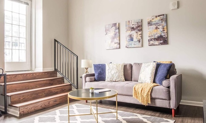 Downtown Kansas City Apartment | Frontdesk | Contemporary 1BR by Convention Center