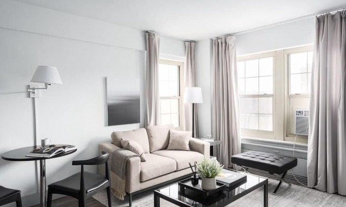 Central West End Apartment | FRONTDESK Modern 1 BR Apt near MO History Museum