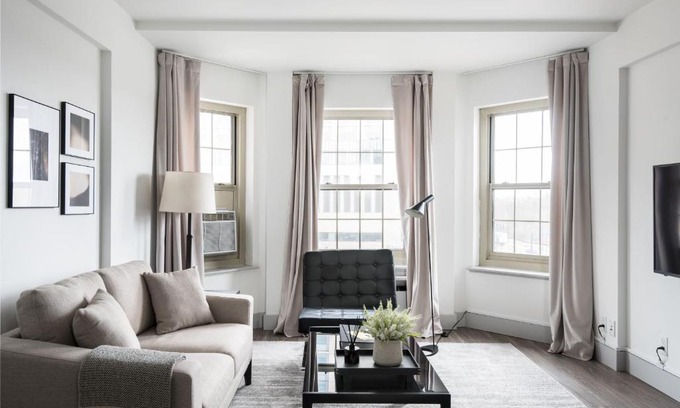 Central West End Apartment | FRONTDESK Modern Fully Equipped 2 BR Apt