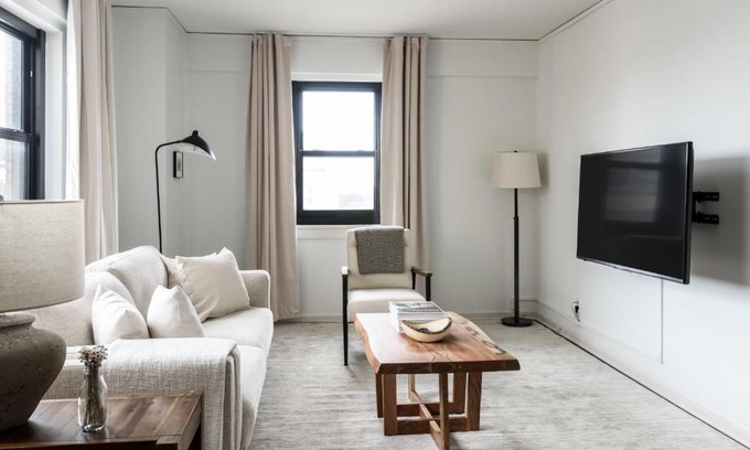 Central West End Apartment | FRONTDESK Modern 1 BR Apt near Barnes Hospital