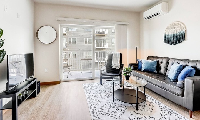 Lower East Side Apartment | FRONTDESK Rhythm Apts Lower East Side Milwaukee