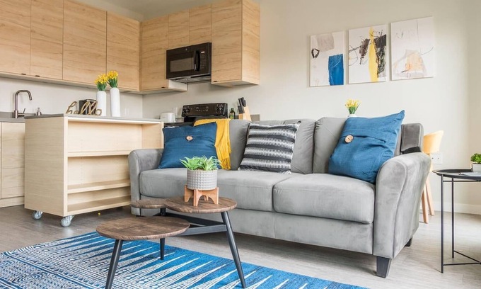 Downtown Des Moines Apartment | Frontdesk | Spacious 2BR in Capitol View South