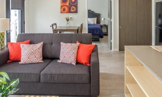 Downtown Des Moines Apartment | Frontdesk | Spacious Capitol View South 2BR Apt