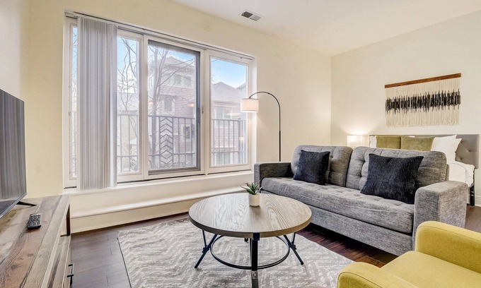 Lockerbie Square Apartment | FRONTDESK The Maxwell Apts Downtown Indianapolis