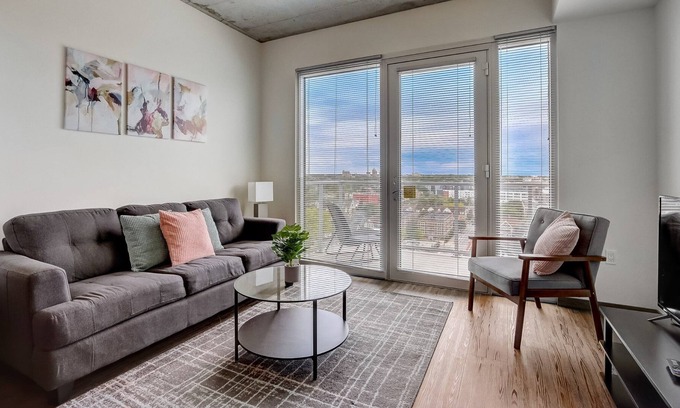 Lower East Side Apartment | FRONTDESK Urbanite Apts Lower East Side Milwaukee