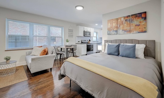 Walnut Hills Apartment | Frontdesk | Walnut Hills Spacious Studio