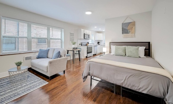 Walnut Hills Apartment | Frontdesk | Walnut Hills Studio Apt