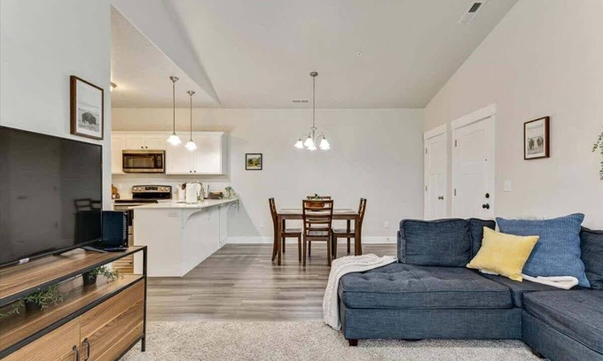 Lehi House | FrontRunner Lehi Station, Fully Equipped Kitchen!
