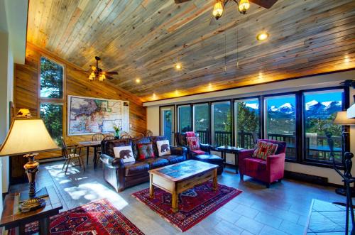 Windcliff Estates House | Frost Home