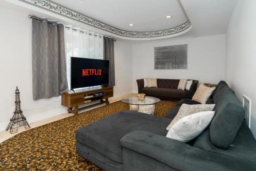 Richmond Hill Apartment | Frybrook