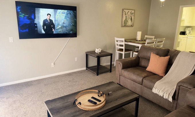 Enterprise Apartment | Ft Novosel 9 miles away. Quiet 2-bedroom Townhouse in Enterprise with WiFi, AC