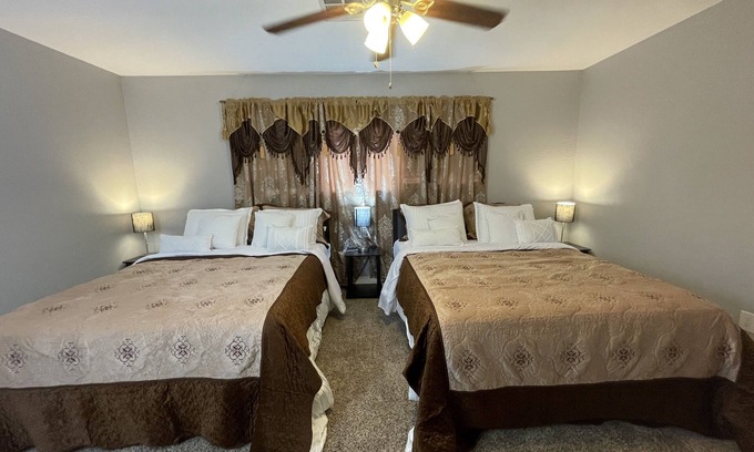 Lawton House | Ft. Sill-5 miles/Pet Welcome/11-Guests/4-BDR/5-QBED/2-FBA!