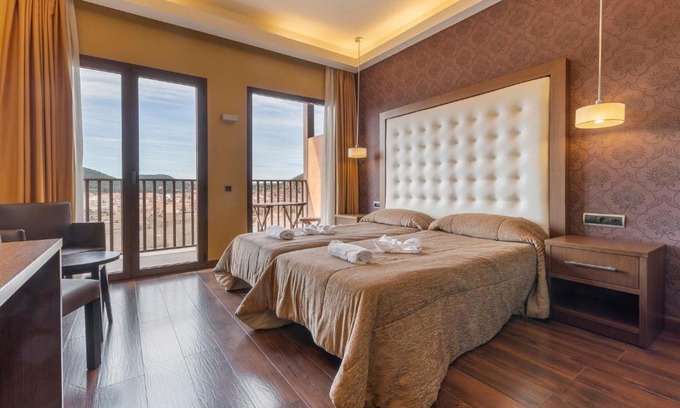 Valderrobres Hotel | Fuente del Miro