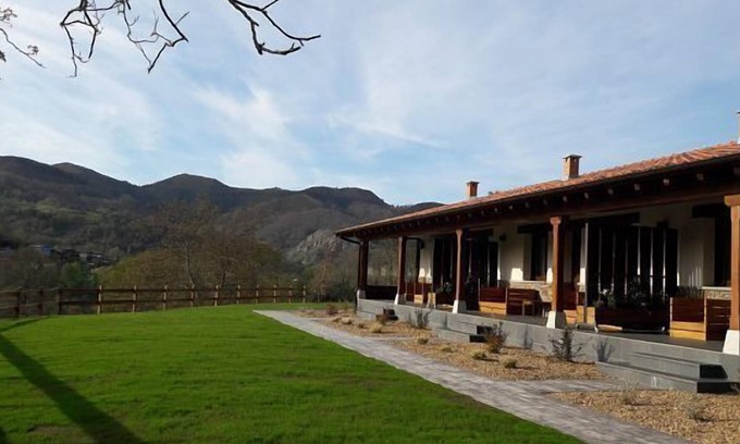 Soto de Cangas Cottage | Fuente El Güeyu apartments for 4 people