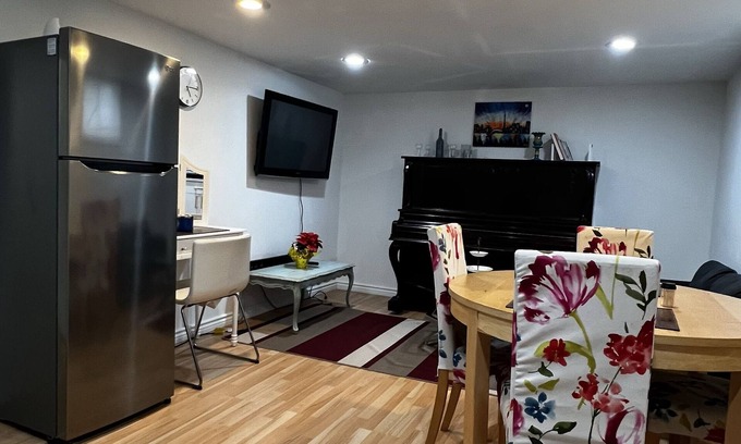 Newmarket House | Full FurnishednFreshly renovated cozy basementn5 minutes to Upper Canada Mall