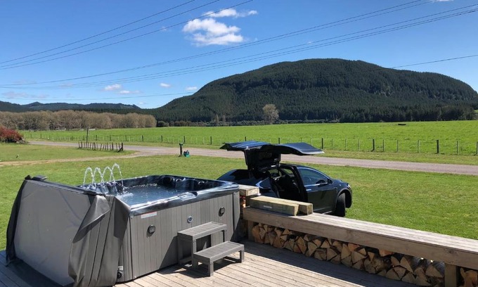 Atiamuri House | Full holiday home to yourself, up to 21 guests