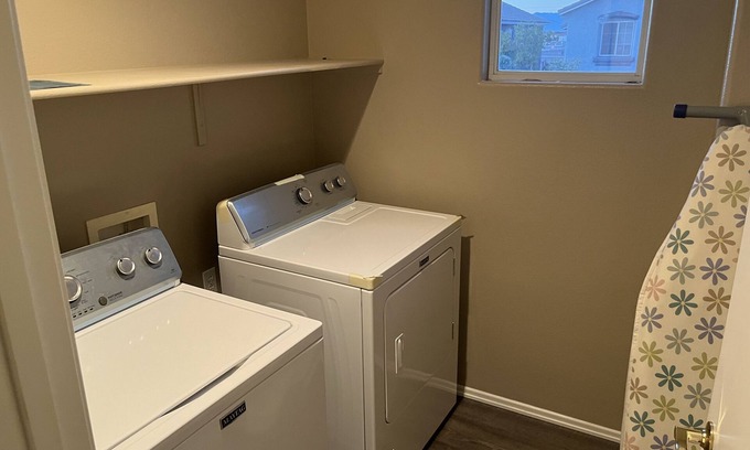 Las Vegas House | Full home for your family! less than 20 min from Las Vegas Strip.