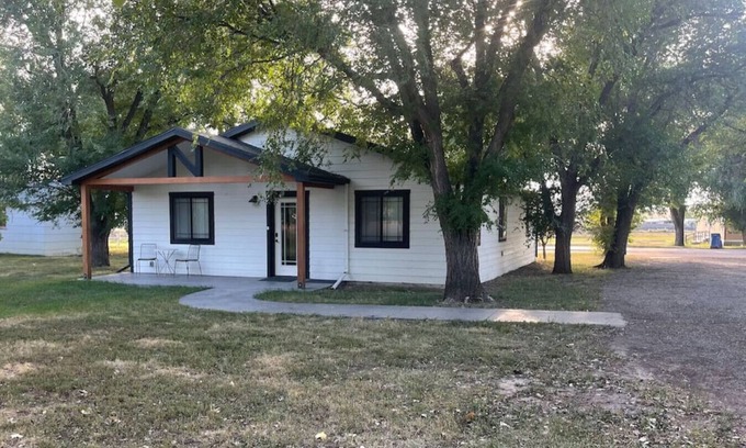 Moorcroft House | Full Home Located in Moorcoft, close to downtown!