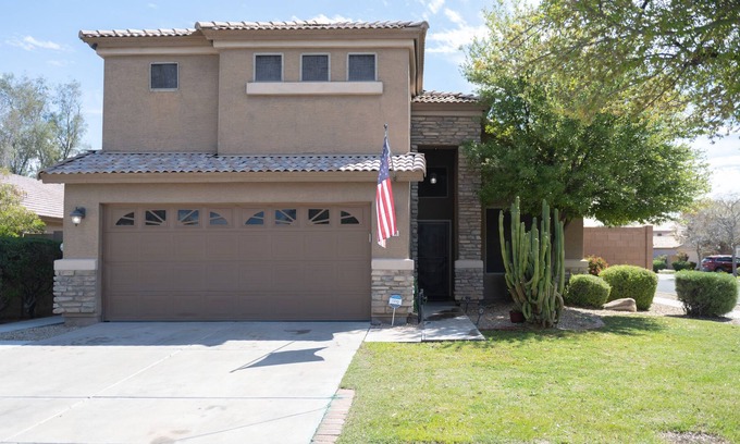 Sundance Ranch House | Full house located 12 minutes away from Stadium Westgate district Entertainment!