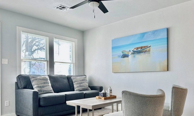 Central Oklahoma City House | Full-Kitchen 2 Bedroom House | 9 Mins to OKC State Fair #41A