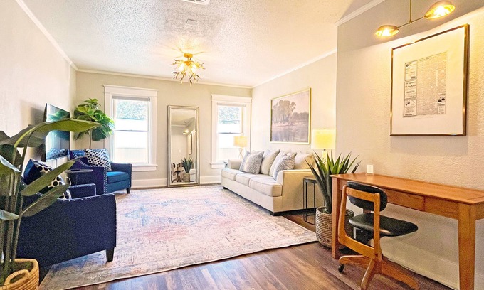 Hot Springs Apartment | Full Kitchen/Spacious Living Room/Walk to Mineral Springs and Restaurants