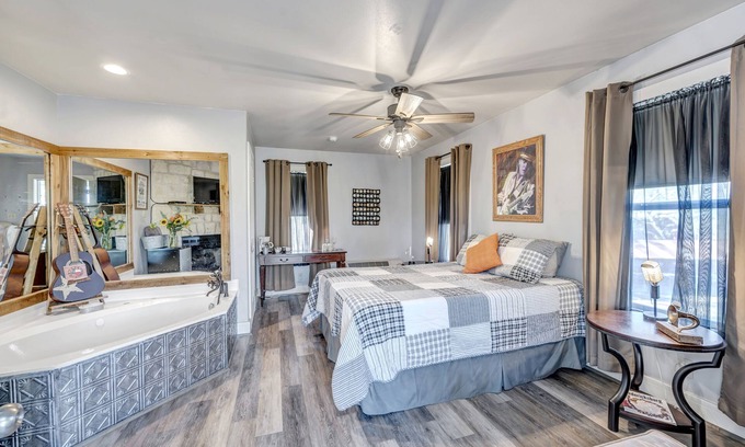 Fredericksburg Bed & Breakfast | Full Moon Inn B&B