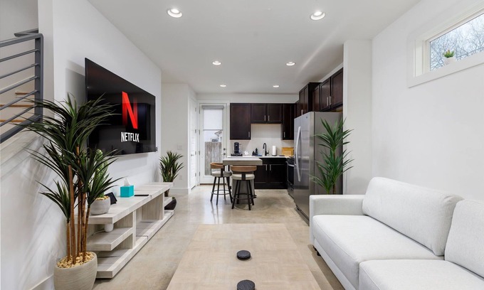 Southhampton Hills House | Full Office/Patio/Games/Relax, Work, Play!
