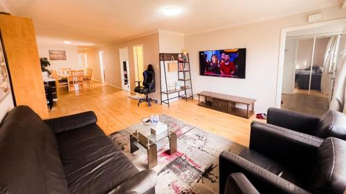 Woodbine Gardens Apartment | Full Privacy house with Free parkings