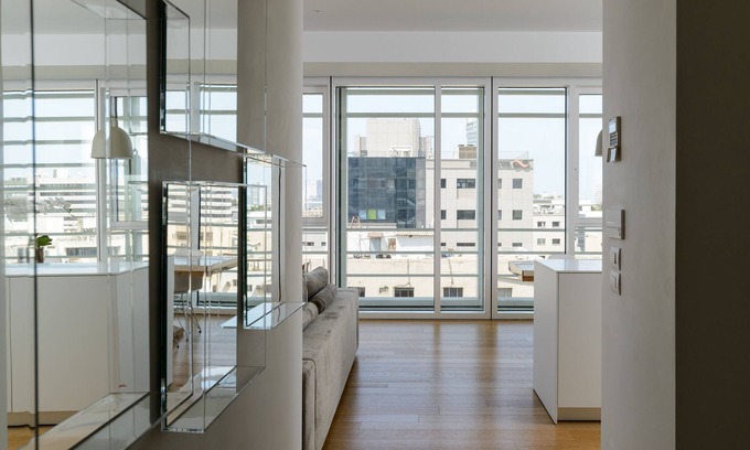 Tel Aviv Condo | Full Service Luxury Tower on Rothschild