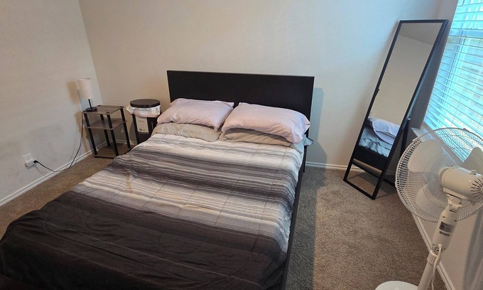 Medina Valley House | Full Size Private room with Private Bathroom
